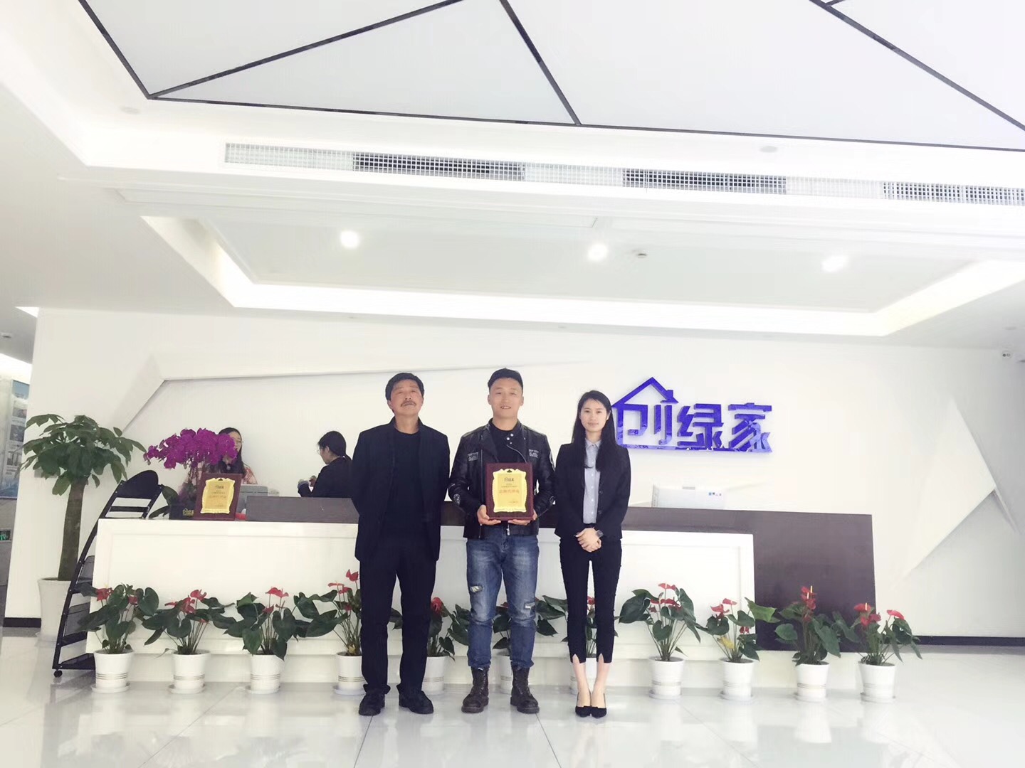 恭喜江蘇省張總父子加盟創綠家除甲醛品牌！