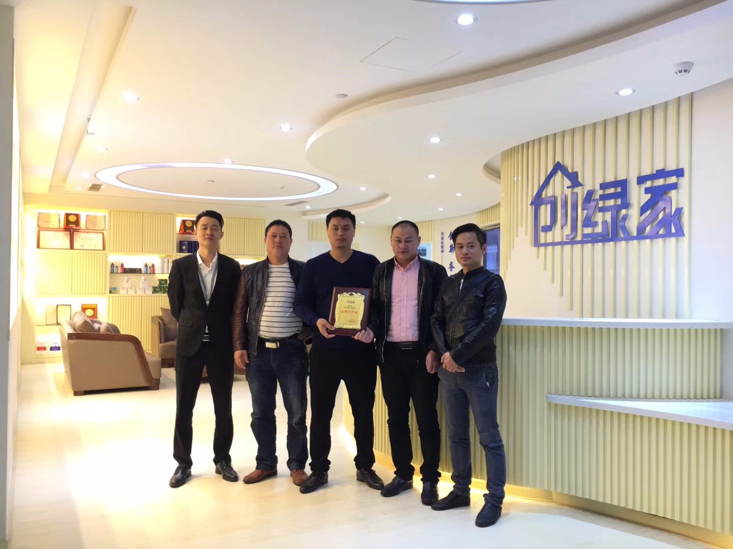 熱烈祝賀周總加盟創(chuàng)綠家鷹潭市區(qū)級代理！