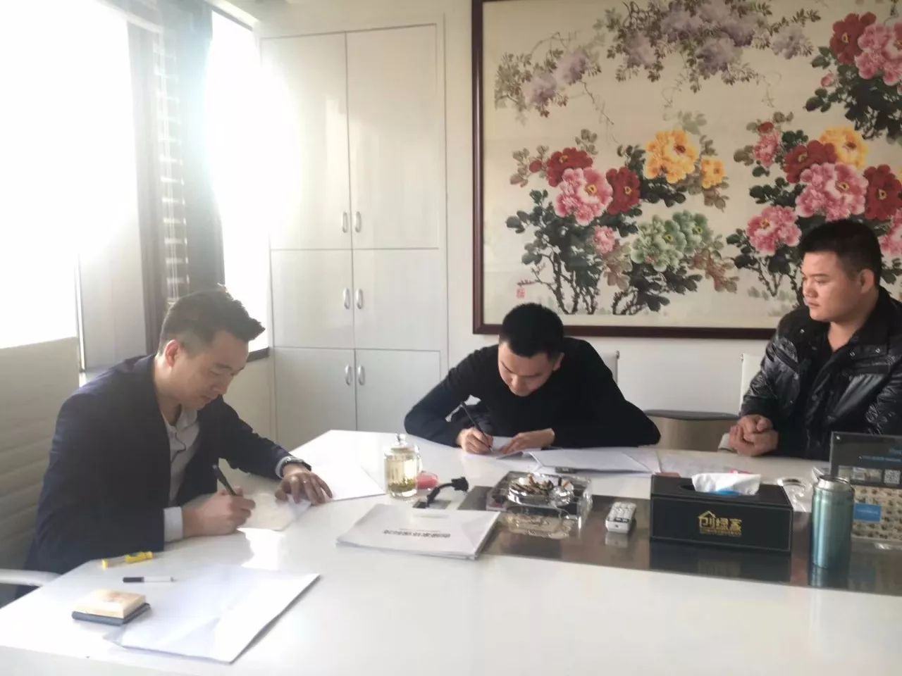 熱烈祝賀周總、楊總簽約創(chuàng)綠家海南省市級(jí)代理！